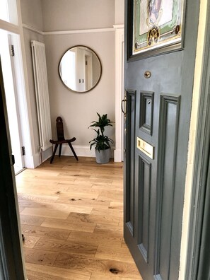 아파트, 퀸사이즈침대 2개 | 내부