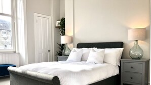 Huoneisto, 2 keskisuurta parisänkyä | 2 makuuhuonetta, silitysrauta/-lauta, ilmainen Wi-Fi, vuodevaatteet
