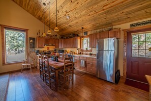 Fridge, microwave, oven, stovetop - Special Pricing! Stunning Panoramic Views, Game Room, Wi-Fi & Pet Friendly - Red Hill House (Fairplay)