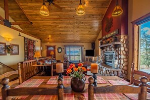 TV, fireplace, DVD player, books - Special Pricing! Stunning Panoramic Views, Game Room, Wi-Fi & Pet Friendly - Red Hill House (Fairplay)