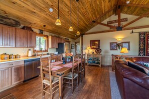 Interior - Special Pricing! Stunning Panoramic Views, Game Room, Wi-Fi & Pet Friendly - Red Hill House (Fairplay)