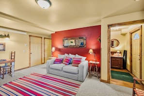 TV, fireplace, DVD player, books - Game Room & Panoramic Valley Views - Pool, Ping Pong, Pet-Friendly (Fairplay)