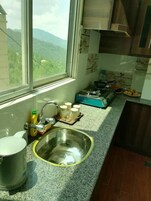 Standard Apartment | Shared kitchen | Oven, freezer