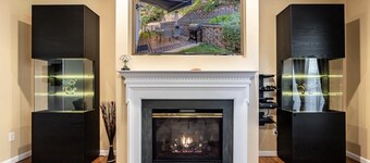 Family-friendly single home/Walking distance to shopping center and restaurants 