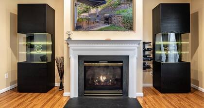 Family-friendly single home/Walking distance to shopping center and restaurants