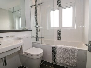 Cottage | Bathroom | Shower - Sandy Toes (Christchurch)