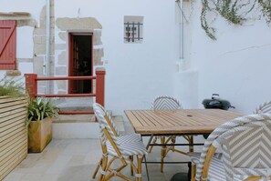 Outdoor dining - Itsasoa - La Maison Les Glycines (Ciboure)