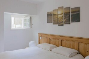 1 slaapkamer, een kluis op de kamer, een strijkplank/strijkijzer