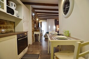 Fridge, microwave, oven, stovetop - Al Pozzo stylish studio (Rovinj)