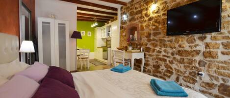 Iron/ironing board, WiFi, bed sheets