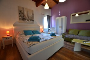 Iron/ironing board, free Internet, bed sheets