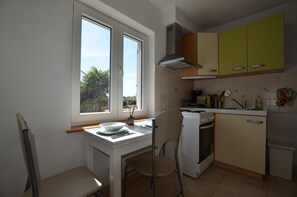 Frigorifero, microonde, piano cottura, macchina per tè/caffè