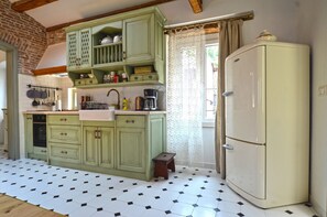 Frigorífic, forn, placa de cuina i rentaplats 