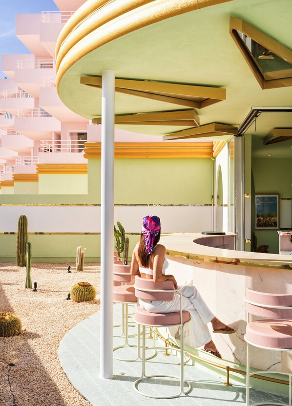 Poolside bar - Grand Paradiso Ibiza - Adults Only (Sant Josep de sa Talaia)