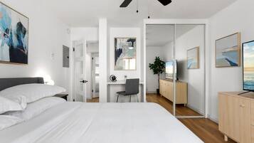 2 bedrooms, desk, iron/ironing board, WiFi