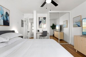 2 soverom, skrivebord, strykejern/-brett og wi-fi