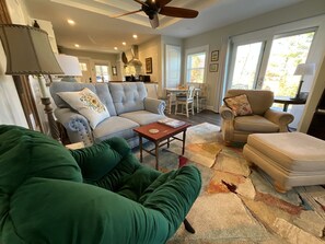 Smart-TV, peis og bøker