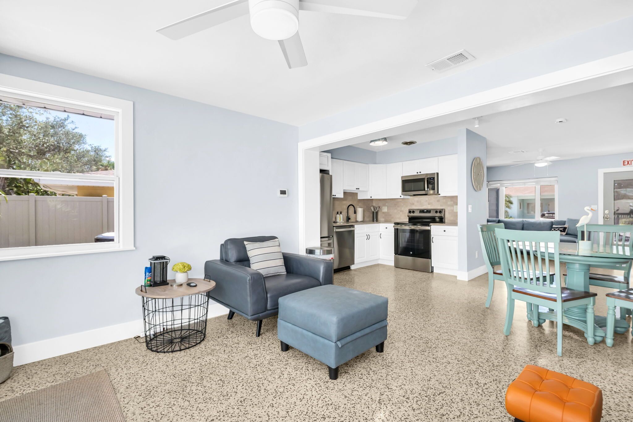 Televisión, oficina