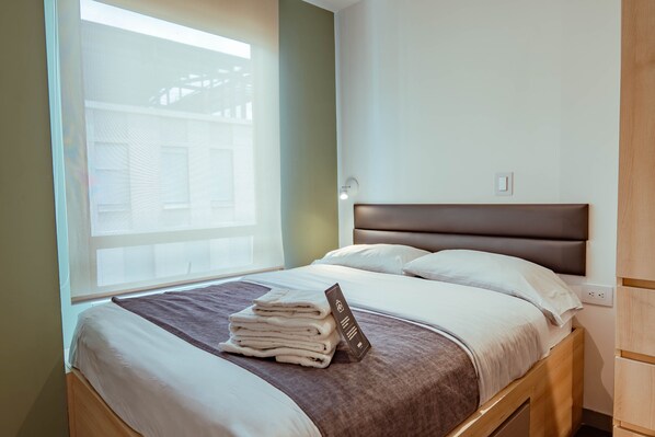 Standard Studio | In-room safe, desk, laptop workspace, blackout drapes