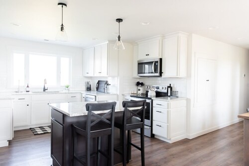 Wide Open Spaces and Views! 3bdr Farmhouse Loft