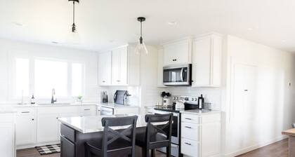 Wide Open Spaces and Views! 3bdr Farmhouse Loft