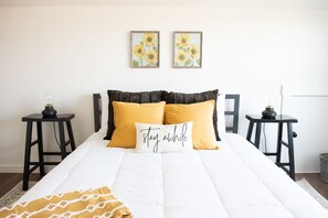 3 slaapkamers, een strijkplank/strijkijzer, reisbedje, gratis wifi