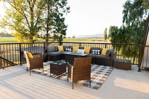 Terrace/patio - Skagit Valley Farmhouse Loft. Wide Open Spaces and Stunning Balcony Views!  (Burlington)