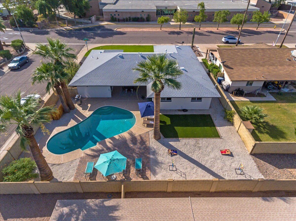 Tempe- Heated Pool, sleeps 10, Private Yard, bbq, 20 Min to Old Town, Dog Friendly, Golf