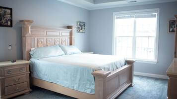 4 bedrooms, desk, iron/ironing board, free WiFi