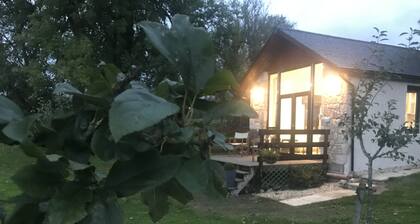 Country living close to Glasgow and Edinburgh, golf course in the village