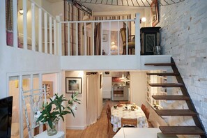 Dining - An idyllic spot for a vacation with family and friends in Paris  (Paris)