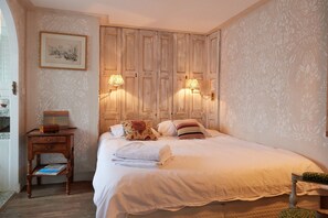 3 bedrooms, in-room safe, desk, iron/ironing board