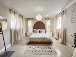 4 bedrooms, desk, iron/ironing board, travel cot