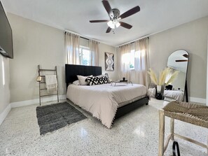 4 soveværelser, skrivebord, strygejern/strygebræt, weekendseng