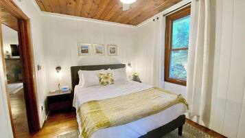 4 bedrooms, iron/ironing board, travel cot, free WiFi