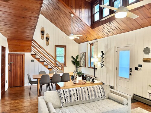 Baileys Harbor - 4BR • Fire Pit • Coffee Bar - Sleeps 8