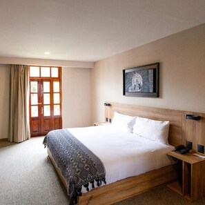 Quarto standard | Escrivaninha, Wi-Fi de cortesia, roupa de cama