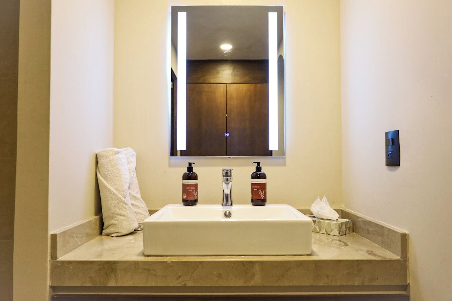 standard double room | bathroom | shower, towels