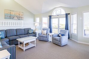 TV, fireplace, DVD player, books