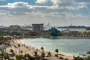 Private beach nearby, white sand, free beach shuttle, sun loungers - Hyatt Centric Jumeirah Dubai (Dubai)