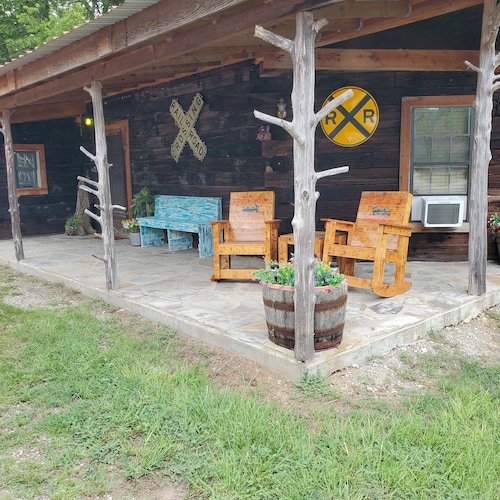 A unique cabin, comfortable with private hot tub!