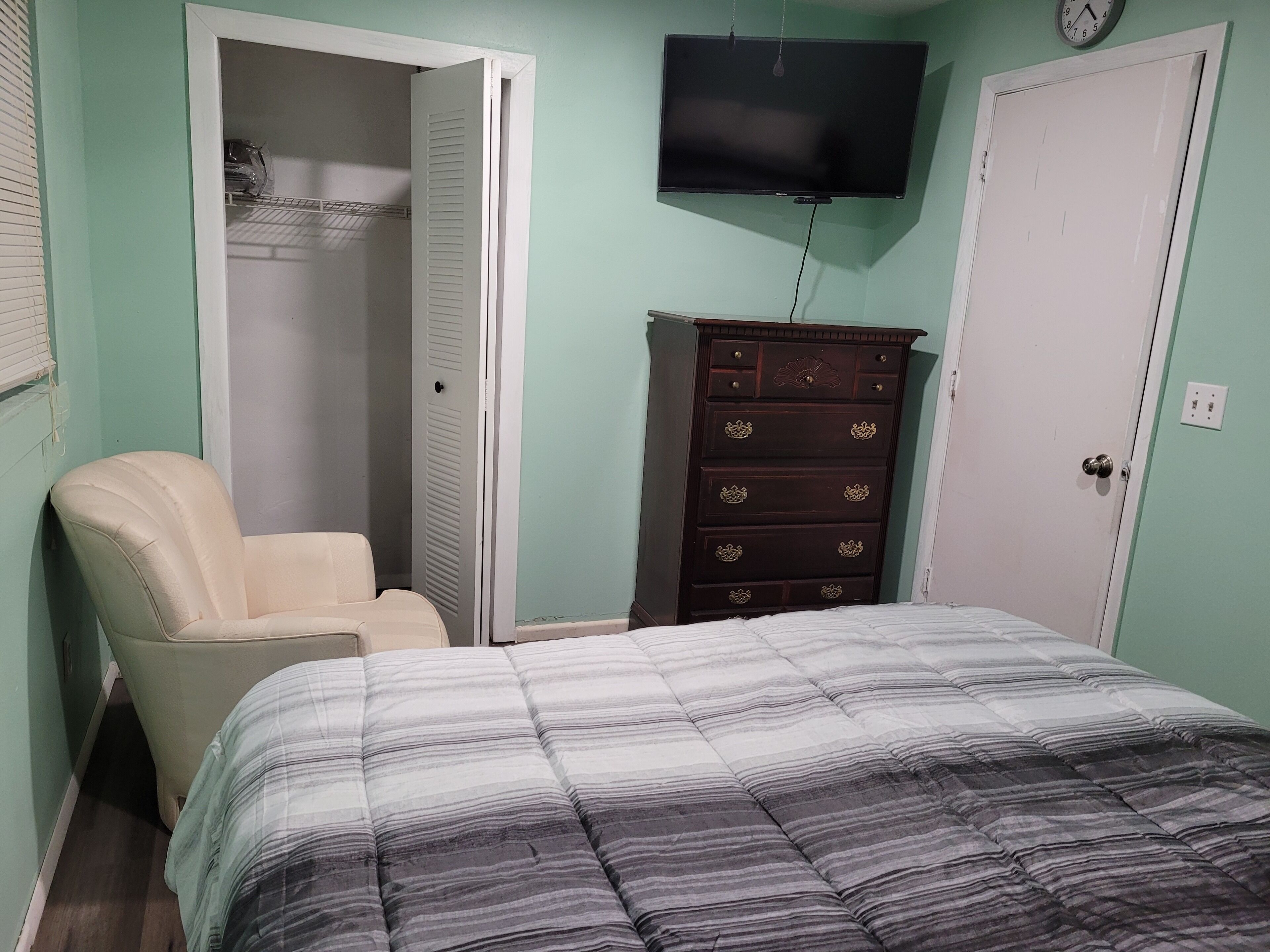 Comfortable, Affordable Oasis for a Couple - Unit A