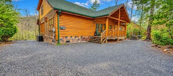 Spacious Cabin • Sleeps 30 • Pool • Hot Tub • Dogs