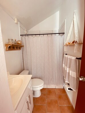 Combined shower/tub, hair dryer, towels, soap - Walk-up penthouse w/breathtaking views, WiFi, A/C, free laundry, sleeps 6 (Cabo Rojo)