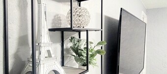 Walk to restaurants, shops, bars, parks, & more! Ideal for shows at Red Rocks!