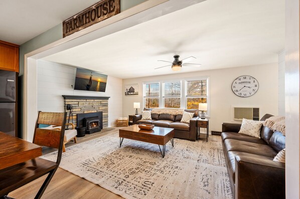 Smart TV, fireplace, DVD player, ping pong