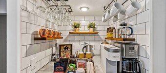 Northwoods Farmstead: Bar/Sauna/Games on 1.5 Acres