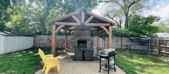 Cozy 3BR, Theater Room & Firepit
No Cleaning Fee!