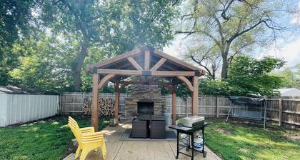 Cozy 3BR, Theater Room & Firepit
No Cleaning Fee!