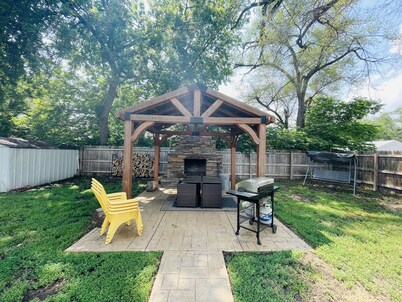 Cozy 3BR, Theater Room & Firepit
No Cleaning Fee!